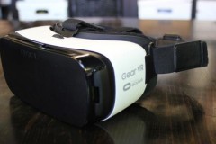 Samsung Gear VR giảm gi&#225; gần một nửa tại thị trường Mỹ