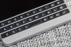 Smartphone 2 SIM đầu ti&#234;n của BlackBerry lộ diện