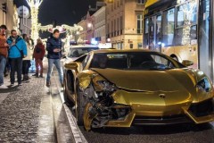 Thể hiện không đúng lúc, siêu xe Lamborghini Aventador nhận ‘trái đắng’ ngay năm mới