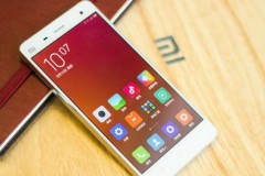 Xiaomi Mi 4 bất ngờ ph&#225;t nổ trong một lớp học