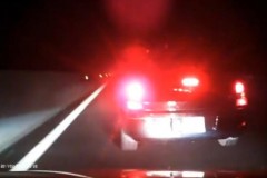 Pha tạt đầu xe nguy hiểm trong đêm trên cao tốc Hà Nội - Hải Phòng