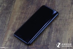 Samsung Galaxy S8+ vs iPhone 7 Plus: Cuộc chiến không cân sức