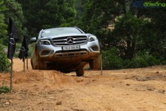 Khách hàng thử đua drag bằng xe Mercedes-AMG tại Hà Nội