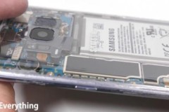 Cạo lớp sơn bên trong vỏ của Galaxy S8 để biến thành smartphone trong suốt
