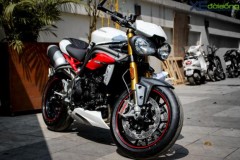 Cận cảnh môtô Anh Triumph Speed Triple R 2017 vừa về Hà Nội