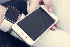 Nhiều mẫu smartphone thi nhau giảm giá: Chuyện gì đã xảy ra?