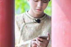 Oppo R11 với thiết kế cực đẹp, camera kép bất ngờ xuất hiện trên tay ca sĩ