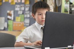 Trẻ em Việt Nam ngày càng chuộng 'lên mạng' hơn xem TV