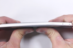 Video hành hạ LG G6: Lời như đồn?