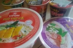 Cuộc chiến miếng thịt trong tô mỳ ăn liền