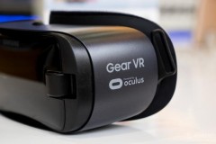 Mở hộp Samsung Gear VR 2017 đi kèm tay cầm: Nâng cấp và mở rộng trải nghiệm thực tế ảo