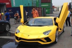 Siêu bò Lamborghini Aventador S đầu tiên về Việt Nam