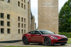 Aston Martin đang kỷ niệm sự hợp tác của mình với Henley Regatta bằng một phiên bản DB11 đặc biệt