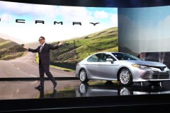 Camry 2018 là mẫu xe đầu tiên được trang bị hệ thống thông tin giải trí mới của Toyota
