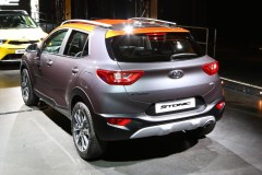 Kia Stonic- đối thủ cạnh tranh Huyndai Kona vừa ra mắt