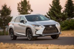 Lexus RX 7 chỗ sẽ được đưa đến các đại lý trong tháng 10