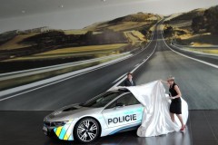 Mới nhận bàn giao không lâu, xe cảnh sát BMW i8 của Cộng hòa Séc đã gặp tai nạn