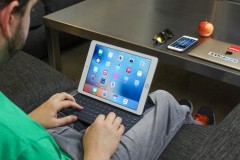 Người dùng đa phần đang rất đắn đo lựa chọn nên dùng máy tính bảng hay smartphone