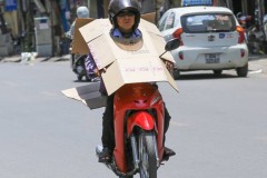 Những kiểu chống nắng "cực dị" của người dân Thủ đô