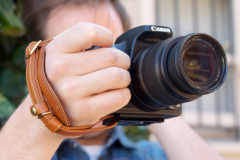 Tips: Cách biến Neckstrap thành Handstrap!!!