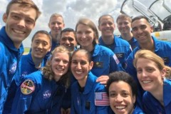 12 Người Mỹ được NASA lựa chọn cho lớp học mới để trở thành những phi hành gia.