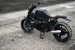 Ấn tượng với BMW R1100RS độ kiểu dáng streetfighter của xưởng độ trẻ Hà Nội