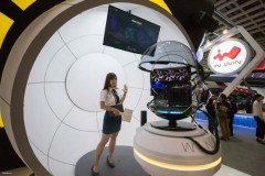 [Computex 2017] Trên tay robot thùng máy Winbot: xoay, chụp ảnh theo cử chỉ người dùng