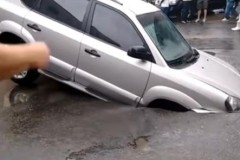 Hố tử thần hiểm họa lớn cho xe ô tô ngay trên phố