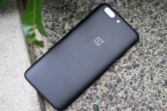 OnePlus 5 có sao chép thiết kế iPhone 7 Plus, gian lận cả điểm hiệu năng?