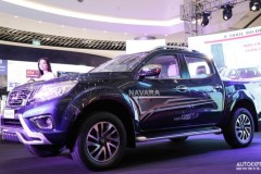 Xuất hiện Nissan X-Trail màu độc và bán tải Navara bản cao cấp tại Việt Nam