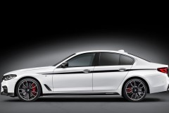 [VIDEO] Ngắm tận mắt BMW 5 Series Touring M Performance mạnh mẽ, sang trọng