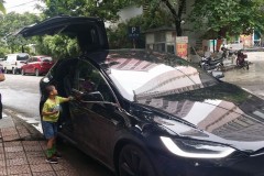 Bất ngờ siêu xe điện trị Tesla giá 8 tỷ đồng lăn bánh tại Hà Nội
