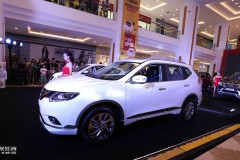 Bộ đôi Nissan X-Trail và Sunny phiên bản cao cấp ra mắt khách Việt