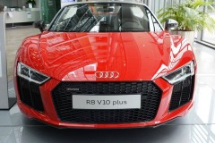 Cận cảnh siêu xe Audi R8 Spyder V10 Plus đỏ rực "bằng xương bằng thịt"