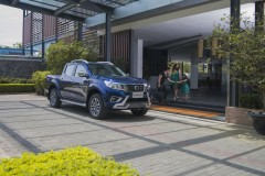 Chuẩn “soái ca” Minh Tiệp bên gia đình ngày cuối tuần với Nissan Navara