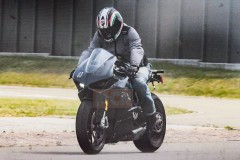 Ducati lộ diện hình ảnh đầu tiên của mẫu xe sử dụng động cơ V4 hoàn toàn mới