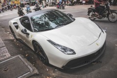 Ferrari 488 GTB đầu tiên ra biển số Tiền Giang tăng tốc cực đã trên phố Sài Gòn