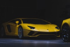 Lamborghini Aventador S đầu tiên tại Việt Nam "thả dáng" trong showroom chính hãng tại Hà Nội
