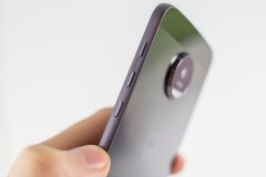 Rò rỉ ảnh thực tế của Moto Z2 Force - smartphone Motorola đầu tiên có camera kép