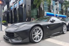 "Tắc kè hoa" Ferrari F12 Berlinetta độ DMC của Cường Đô La tái xuất trên phố Sài Gòn