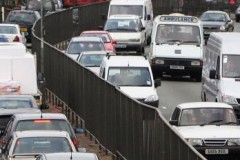 Anh sẽ cấm kinh doanh xe hơi chạy xăng dầu từ năm 2040