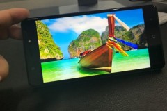 Ảnh thực tế smartphone có khả năng hiển thị hình ảnh 3D như rạp chiếu phim