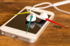 Bạn có biết: Vì sao trên tai nghe luôn có rất nhiều lỗ nhỏ?