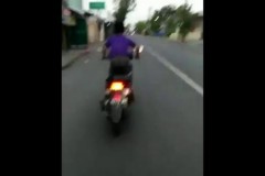 Trẻ trâu bốc đầu xe tay ga và cái kết