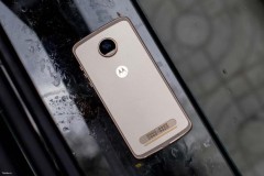 Trên tay Moto Z2 Play chính thức giá 11triệu, tặng bộ quà 1.5 triệu và gói bảo hiểm rơi vỡ 1 năm