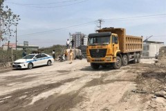 Xử lý nghiêm xe quá tải, chở đất cát rơi vãi ở khu vực cảng Khuyến Lương