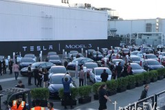 [VIDEO] Tesla Model 3 và toàn bộ thông số kỹ thuật, ấn tượng với phạm vi di chuyển 499km