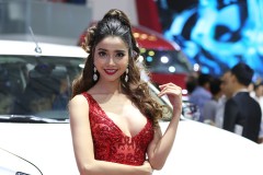 Bỏng mắt với dàn chân dài hội tụ tại Triển lãm Ô tô Việt Nam 2017