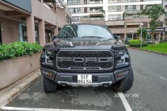 "Chạm mặt" F-150 Raptor Shadow Black đầu tiên ra biển số Sài Gòn