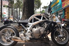 Chiêm ngưỡng "quái thú" Ariel ACE tiền tỷ trên phố Sài Gòn